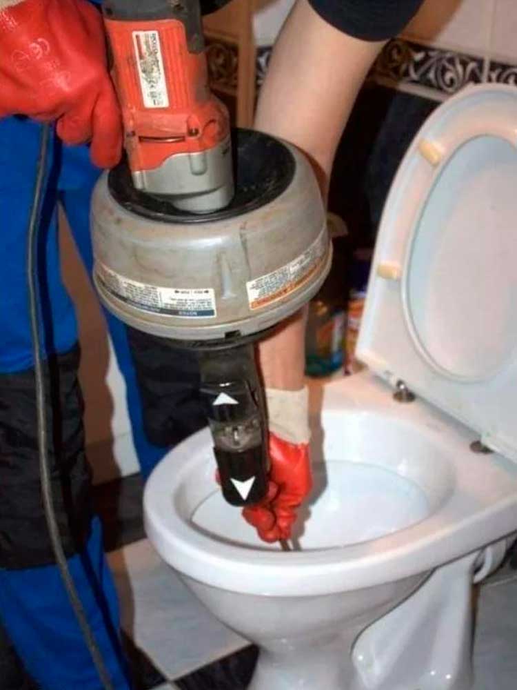 Прочистить канализационные трубы в квартире